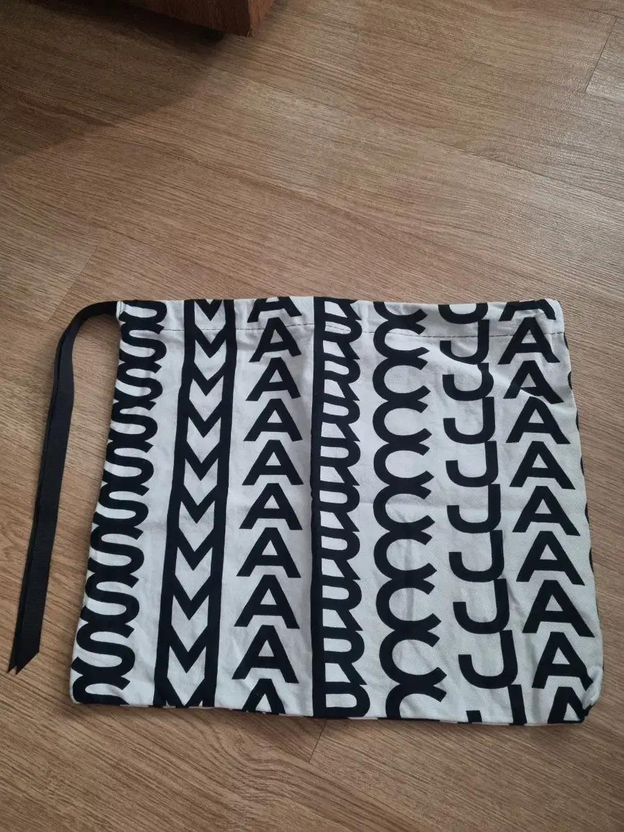 마크제이콥스 파우치