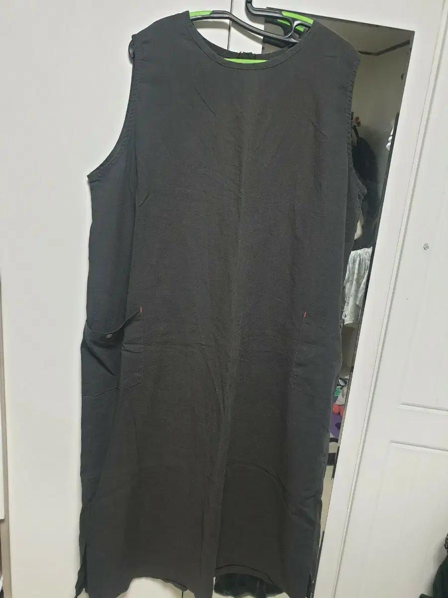 블랙 린넨 민소매 롱 원피스