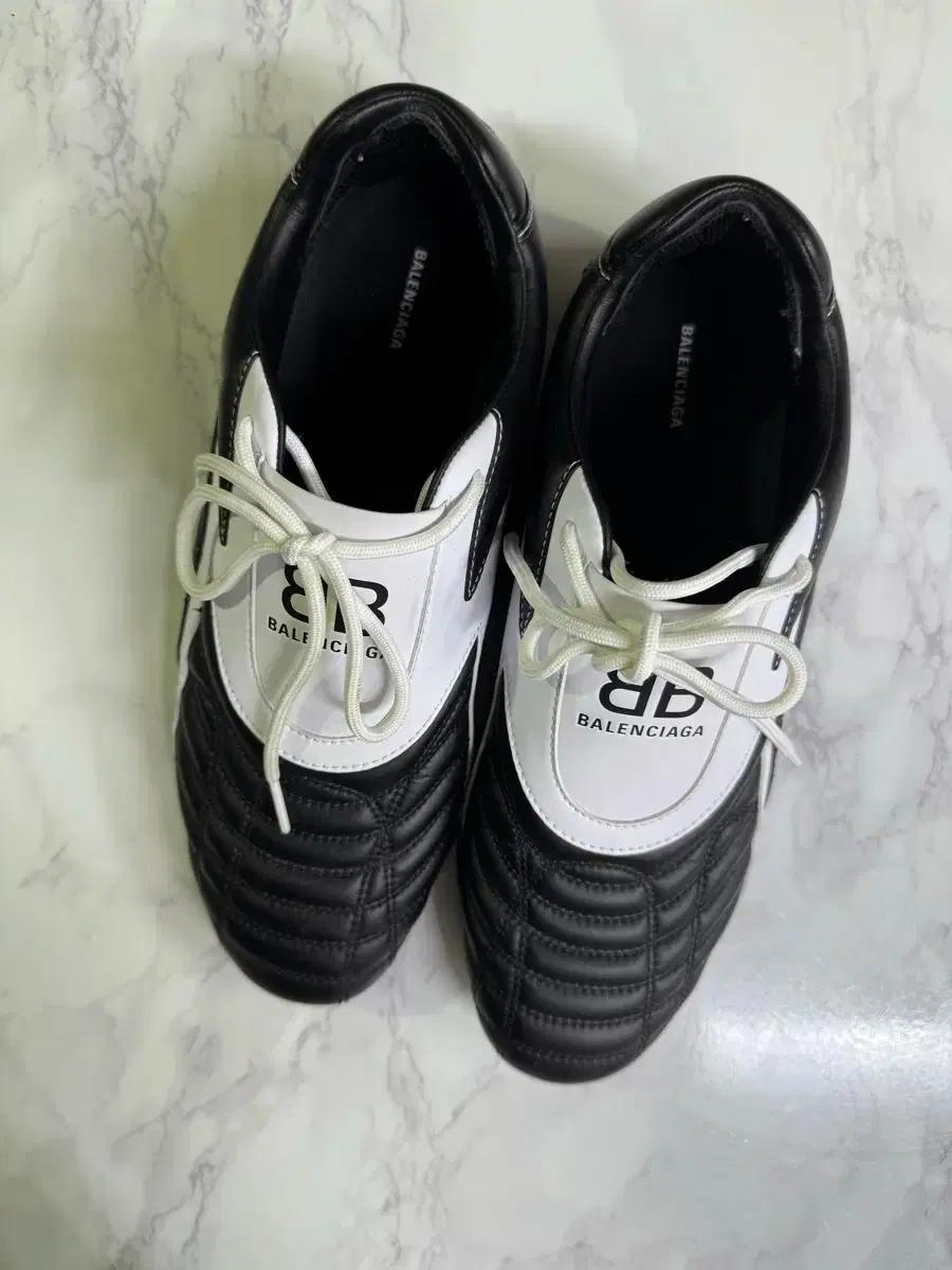 발렌시아가 젠 스니커즈 블랙 화이트