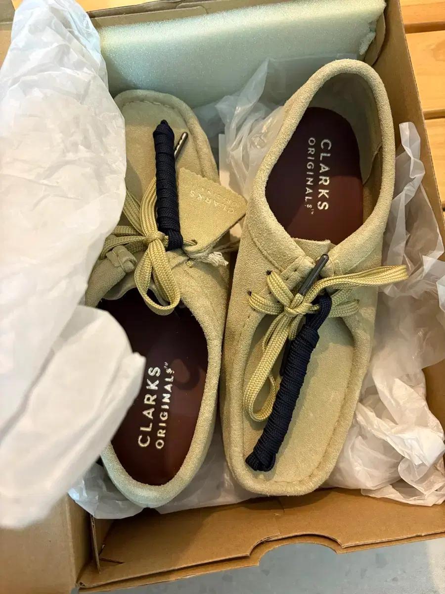 Clarks 클락스 왈라비 메이플스웨이드 37