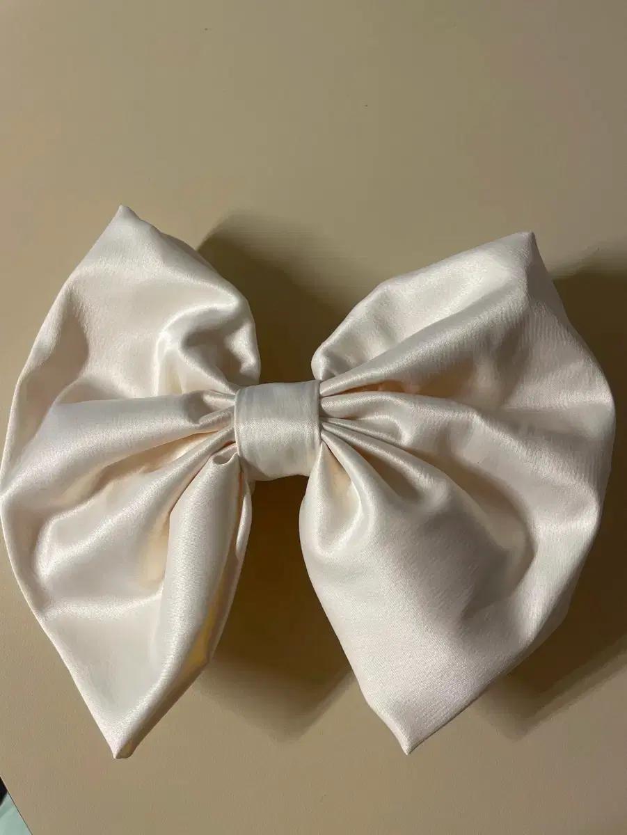 엘리자베스 모먼트 Large Satin Ribbon Hair Pin