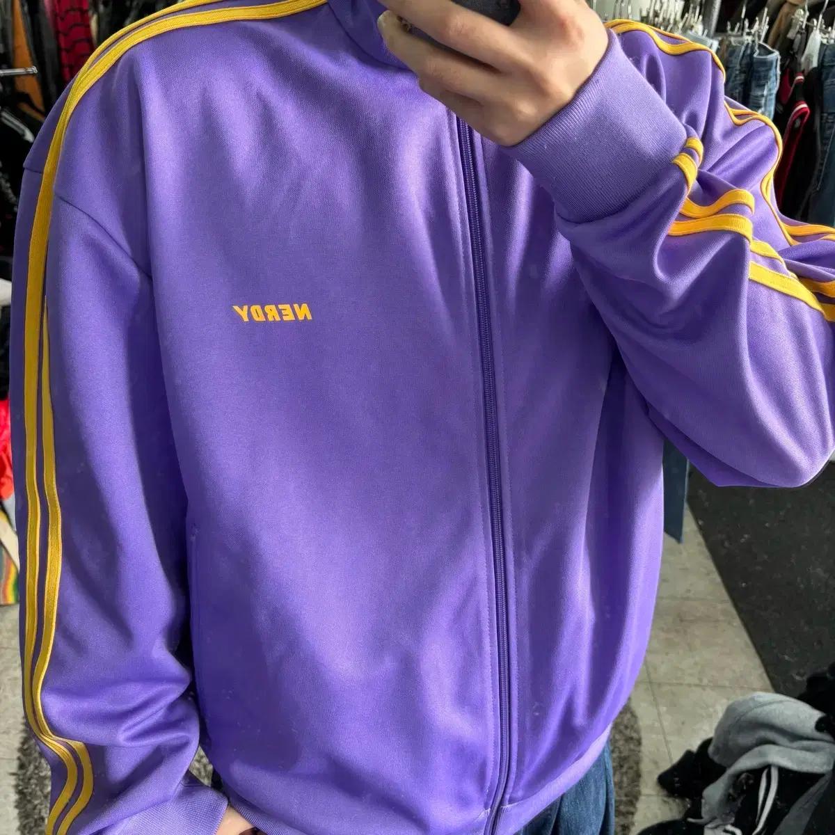 L 105 널디 파스텔퍼플 사이드라인 오버핏 트랙탑 집업져지