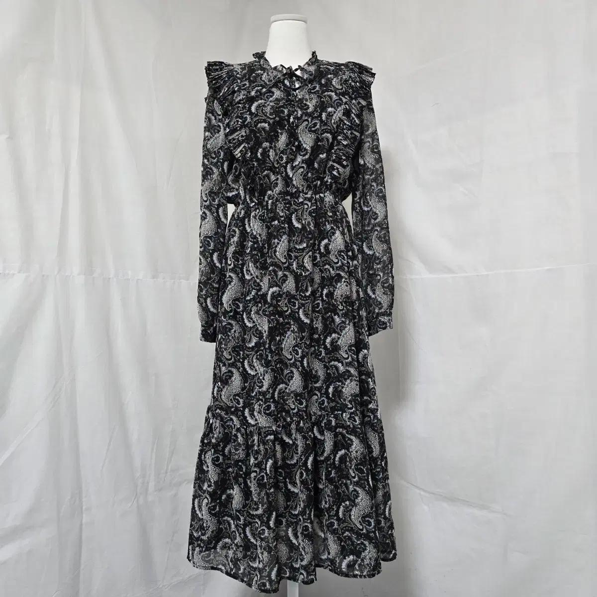 스튜디오 랩 블랙 에스닉 패턴 쉬폰 원피스 프릴 장식 여95. 0910