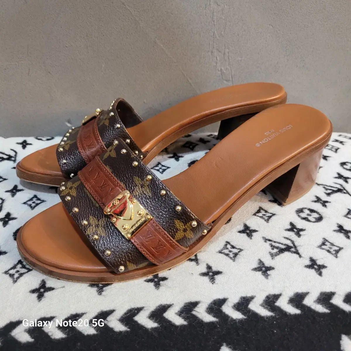 정품 루이비통 신상 모노그램 락잇 뮬 여성샌들