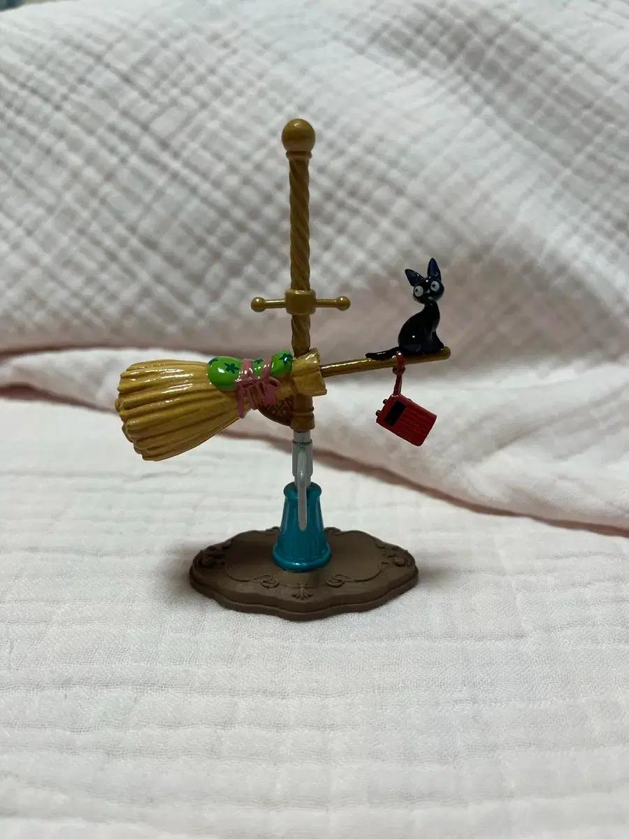 지브리 마녀배달부키키 회전목마 빗자루 지지