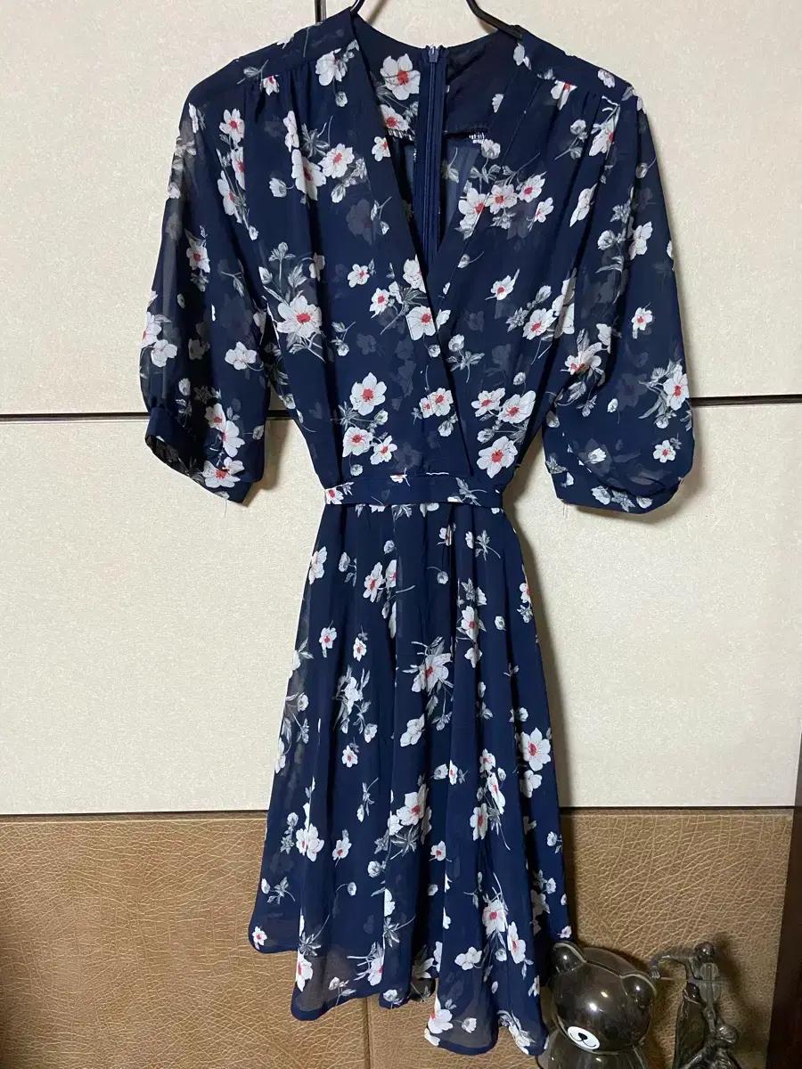 네이비 꽃무늬 쉬폰 랩 원피스