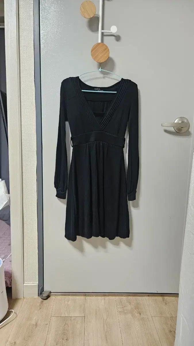 세실맥비 겨울 벌룬밑단 플레어원피스 블랙 S