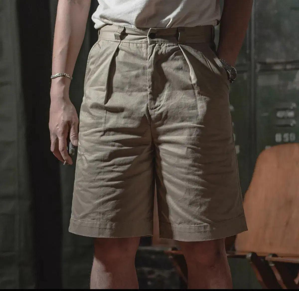 브론슨 턱 치노 반바지