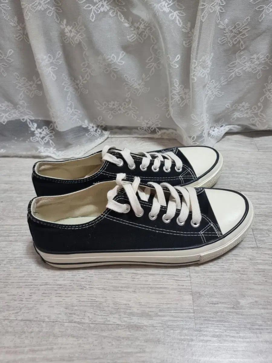 검정색 기본 단화 스니커즈