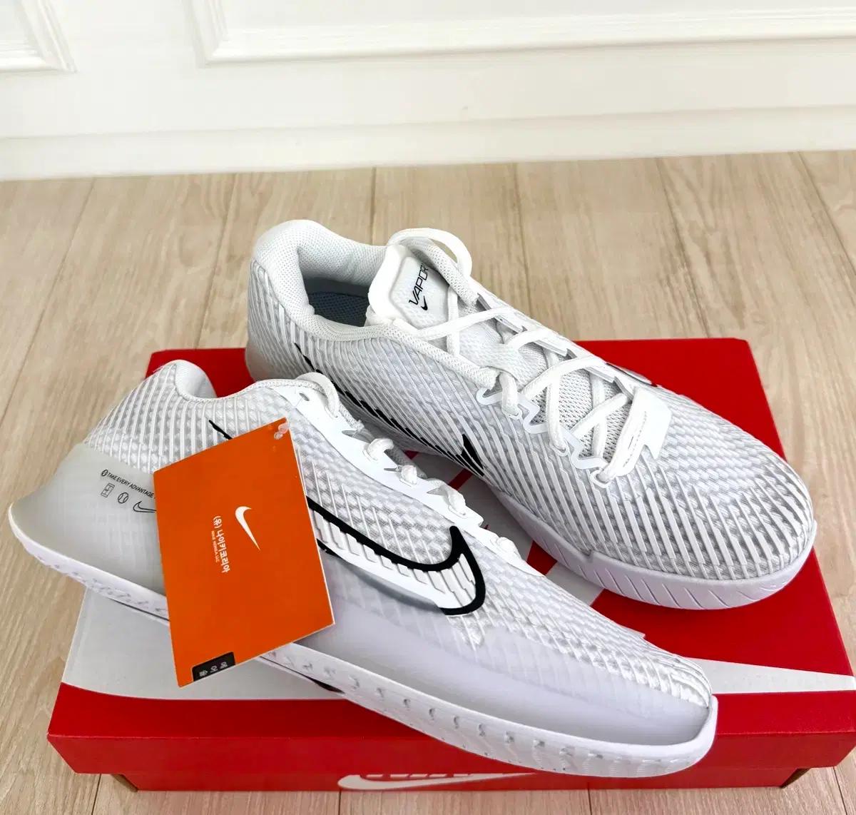 (255)(새상품)나이키 테니스화 줌 베이퍼 11 하드코트 화이트 블랙