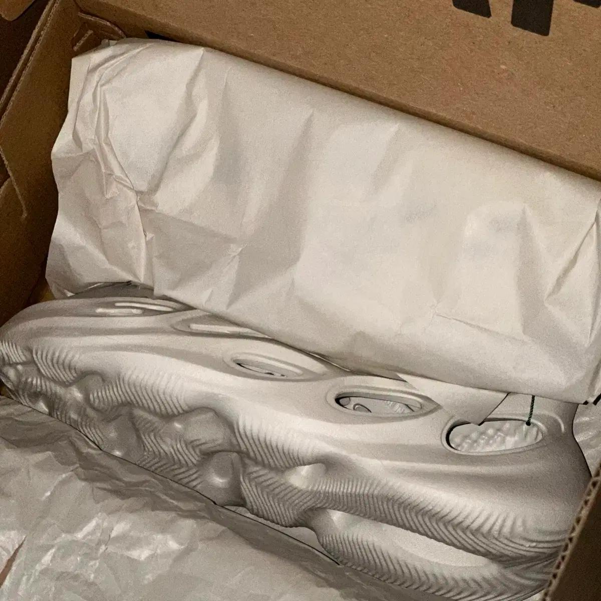 [새상품] 이지 폼 러너 아라랏 275 Made in USA 새제품