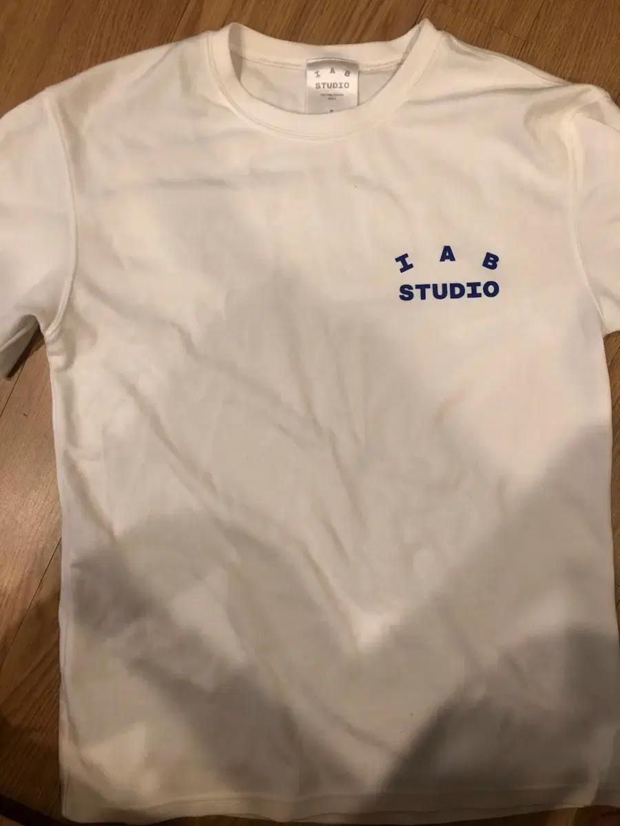 IAB STUDIO 흰색 10주년 반팔 티셔츠