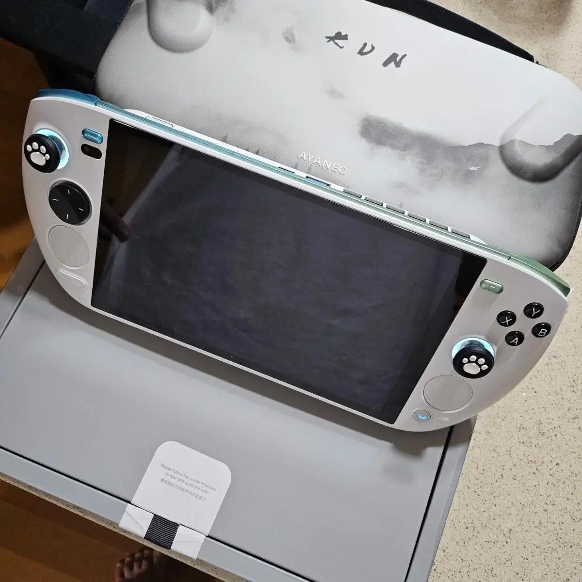 AYANEO KUN 7840U 64GB 4TB 화이트