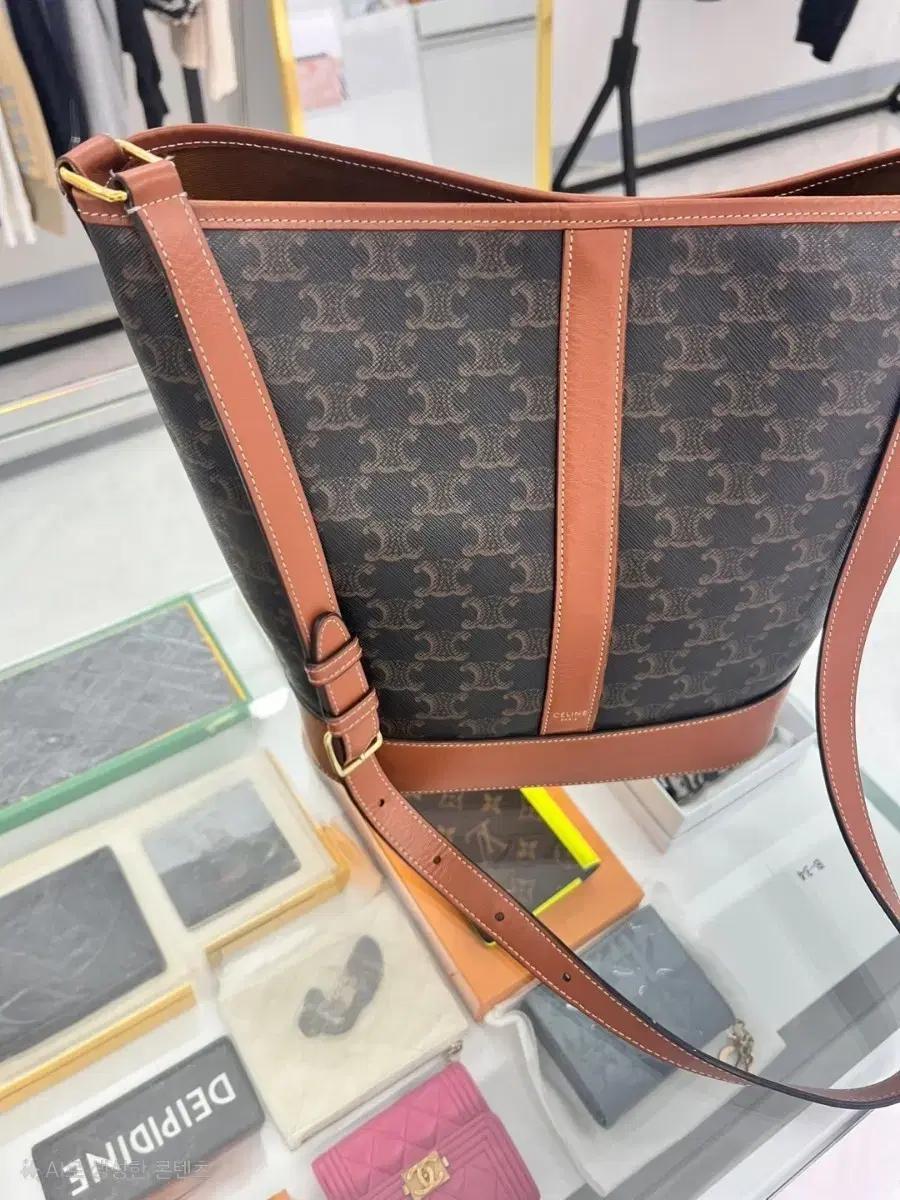 셀린느 트리오페 버킷백 미듐