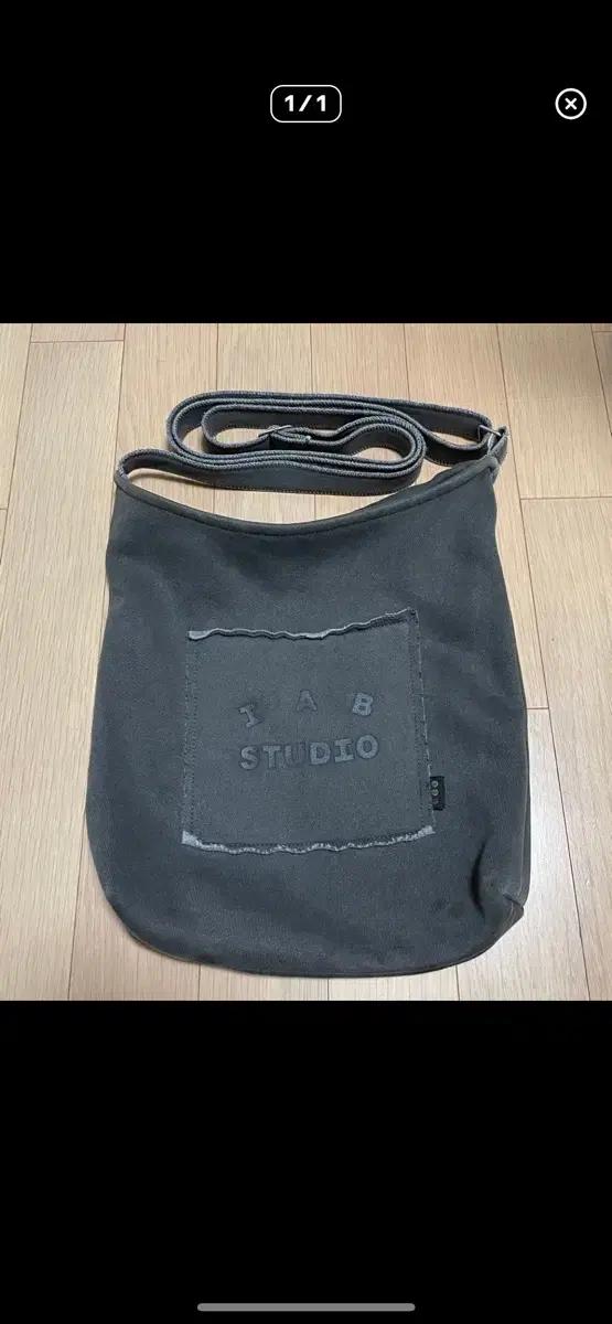 IAB STUDIO 숄더백