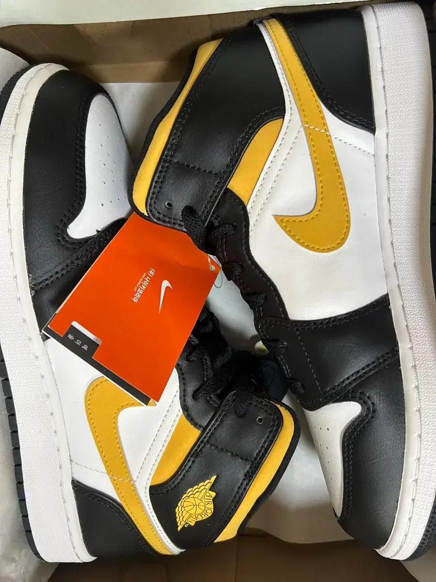 (새제품) 나이키 에어 조던1 미드 250