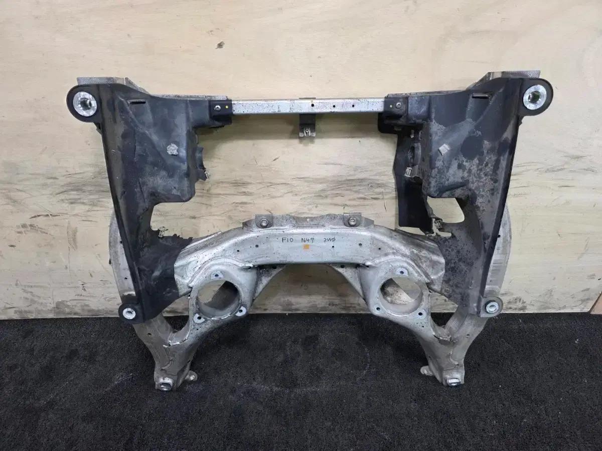 BMW F10 520D N47 2WD 프론트크로스멤버