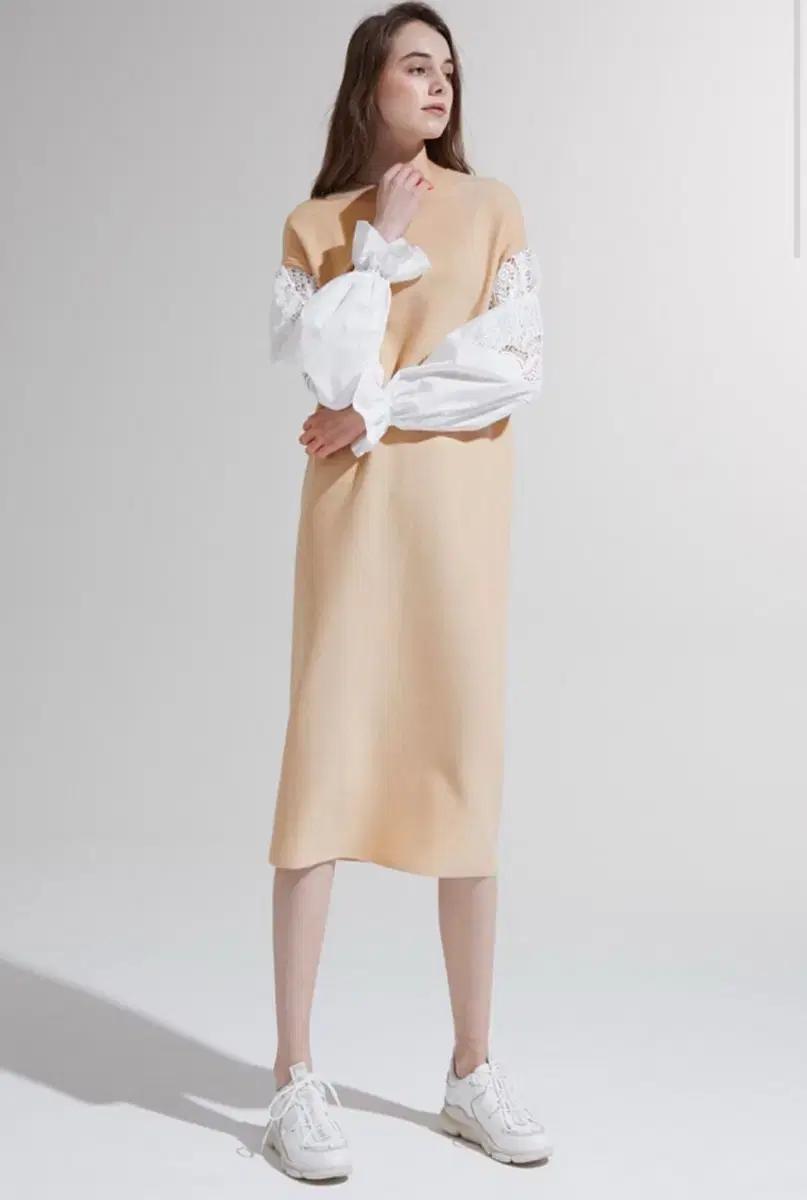 한섬 랑방컬렉션 LANVIN 레이스 소매 니트 원피스 배색 퍼프 셔츠