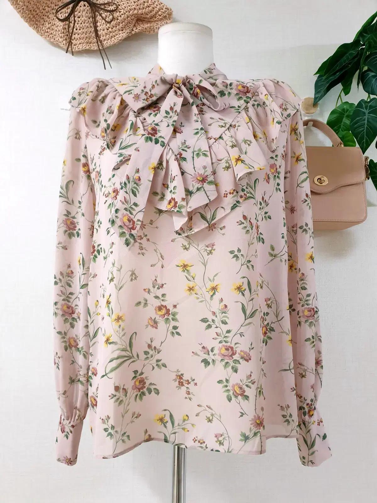 미쏘 꽃무늬 리본 블라우스 55 66 핑크 프릴 쉬폰 S