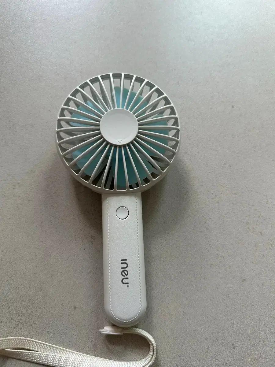 INEU 휴대용 미니 선풍기 충전케이블 포함