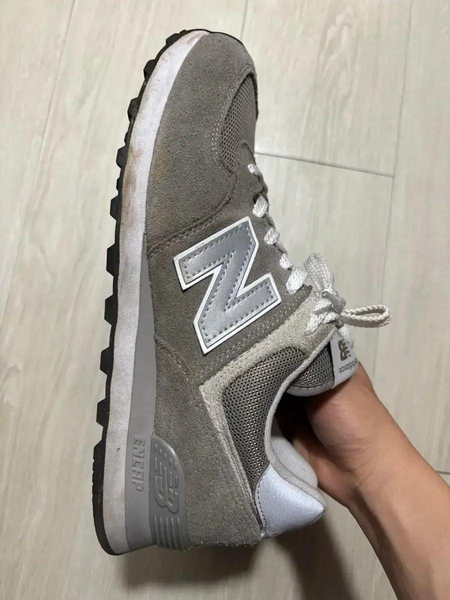 뉴발란스 574 그레이 스니커즈