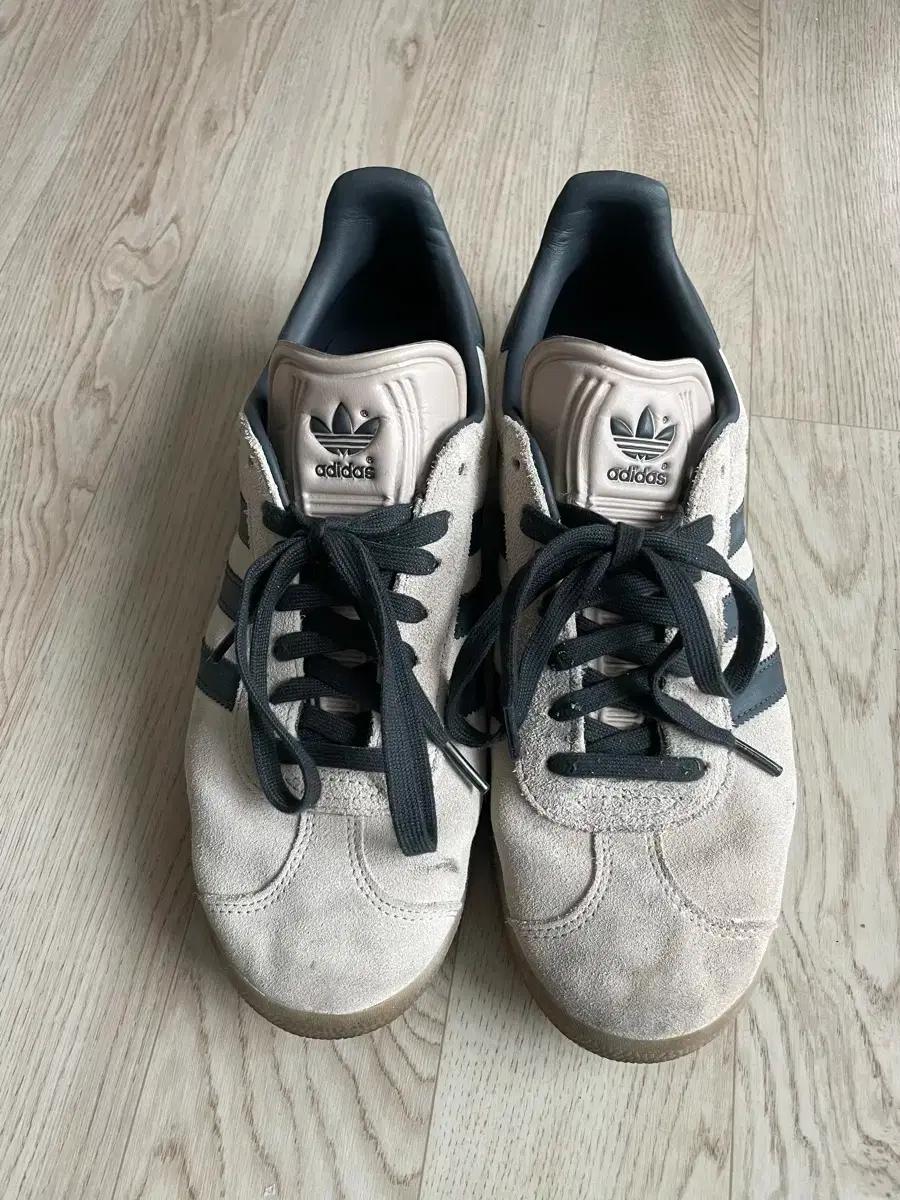 아디다스 가젤 타우페