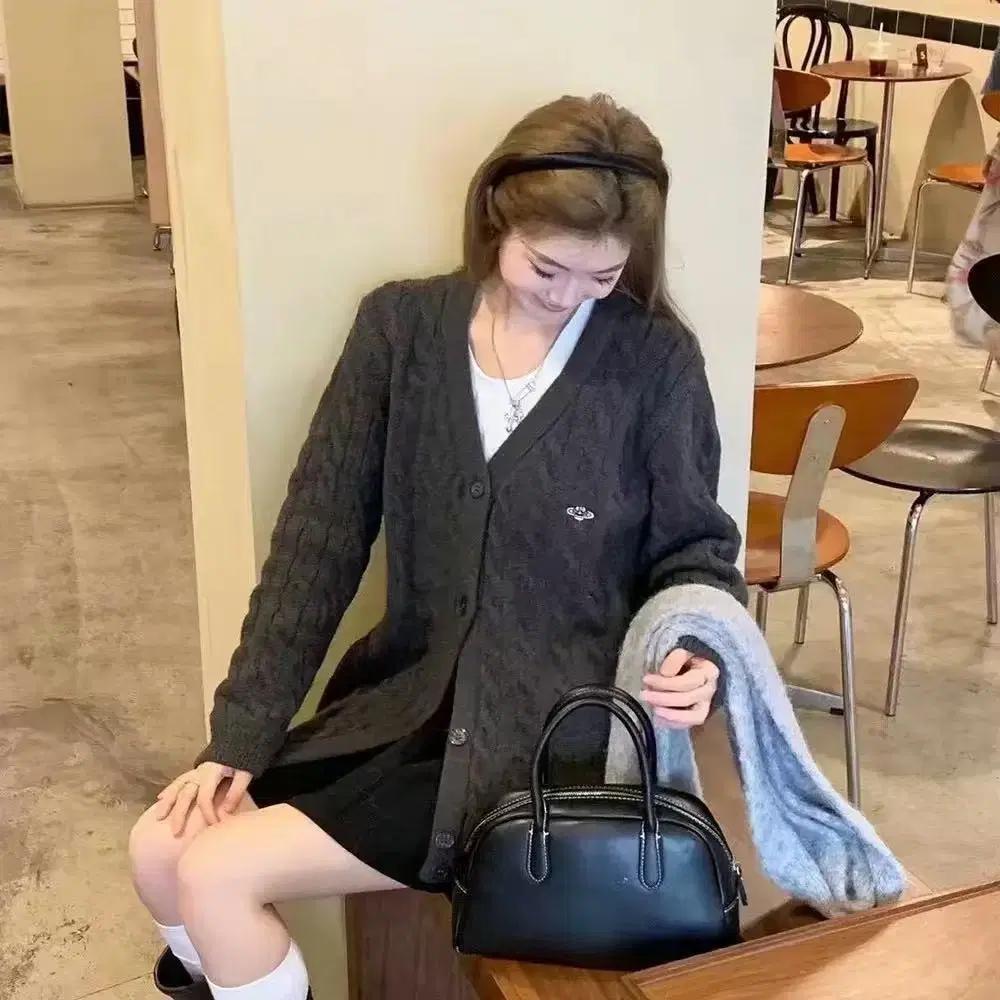 비비안웨스트우드 여성 가디건 니트 꽈배기 니트 롱디자인 간절기용 가을신상