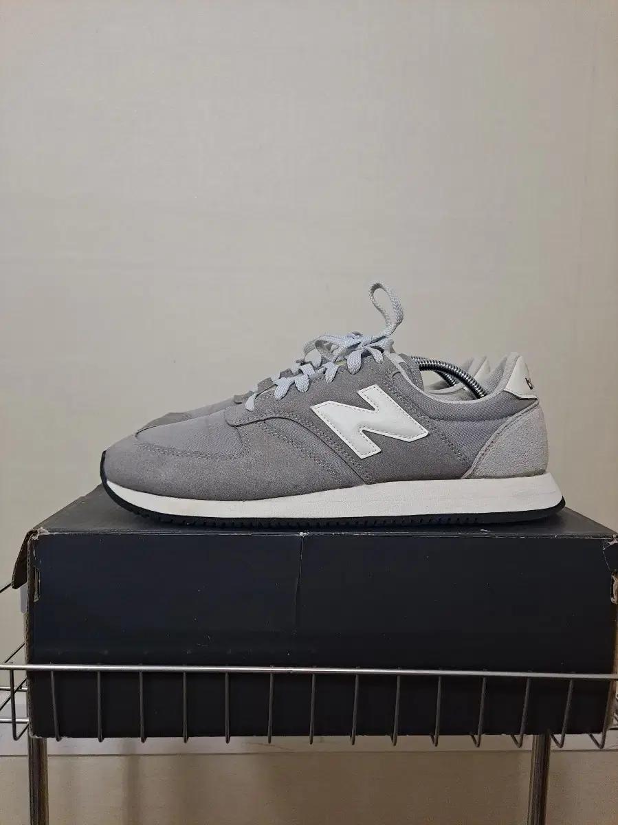 뉴발란스 420 회색 스니커즈 280사이즈