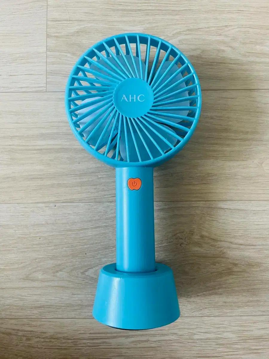 AHC 휴대용 미니 선풍기 (받침대 포함, 정상 작동)