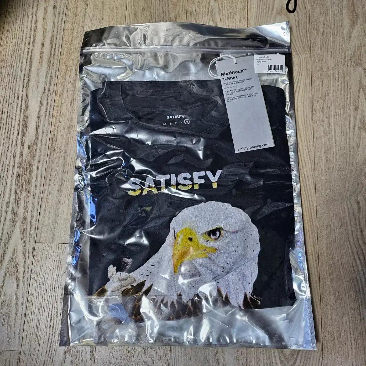 SATISFY 이글 프린팅 티셔츠 블랙 새상품