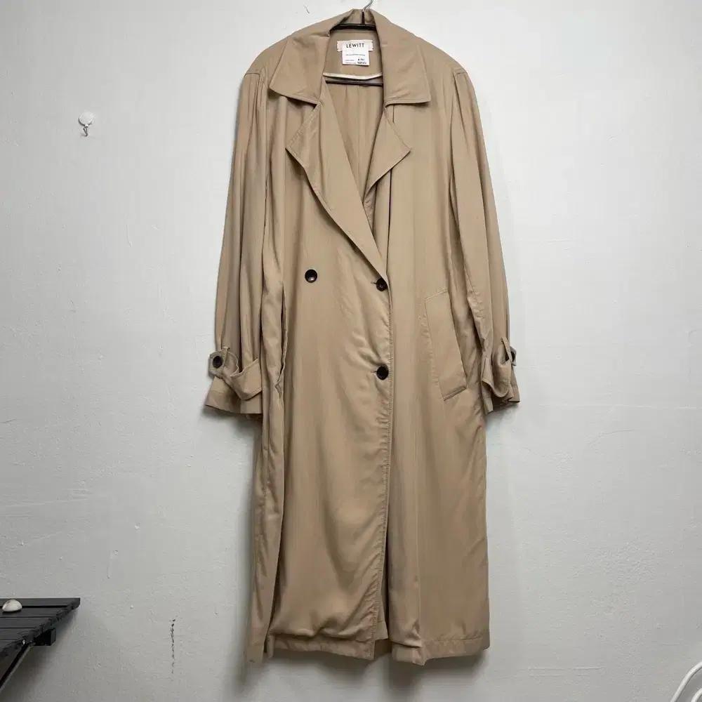 르윗 LEWITT 베이지 클래식 더블 버튼 롱 트렌치코트 85