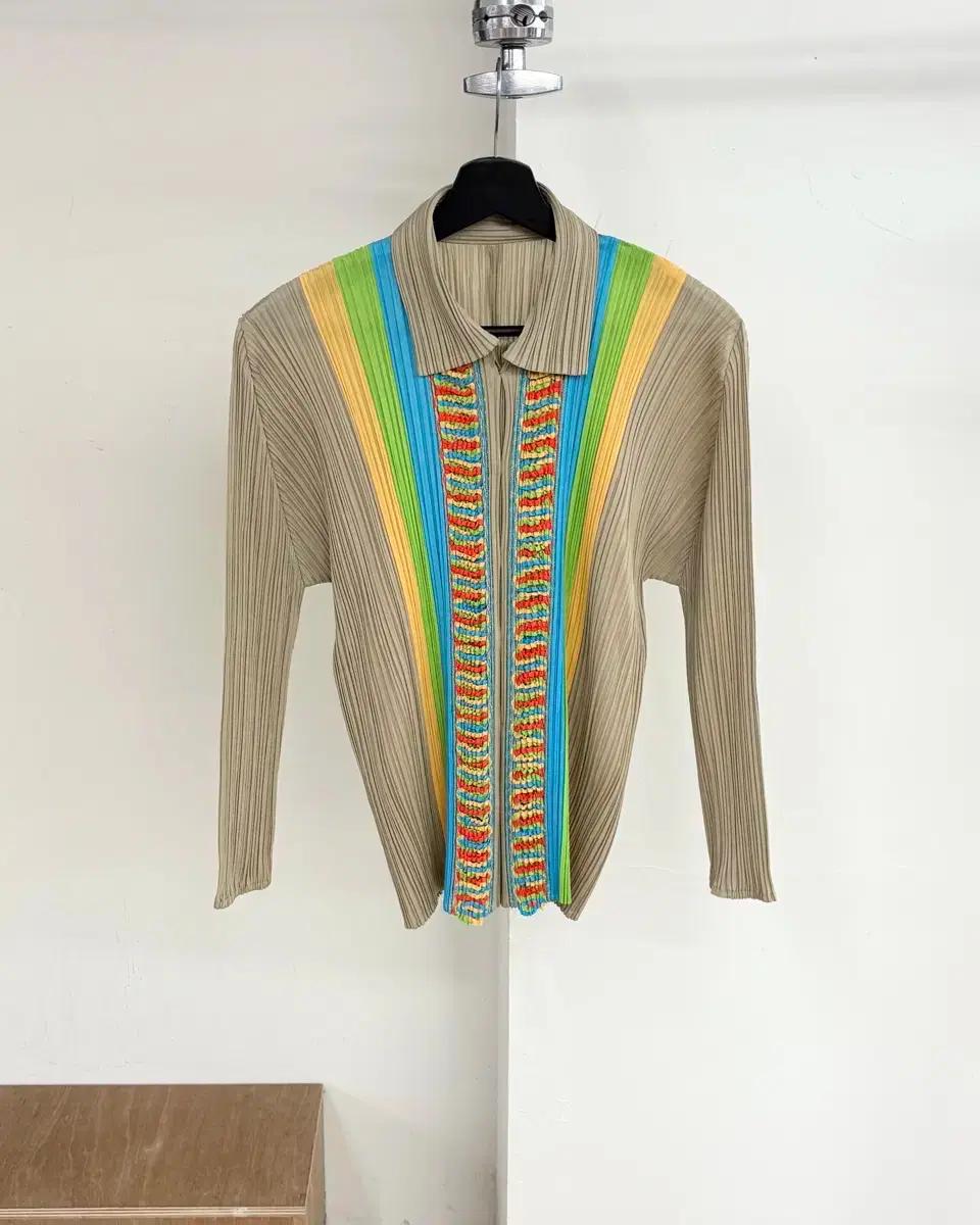 플리츠 플리즈 베이지 멀티 스트라이프 자켓