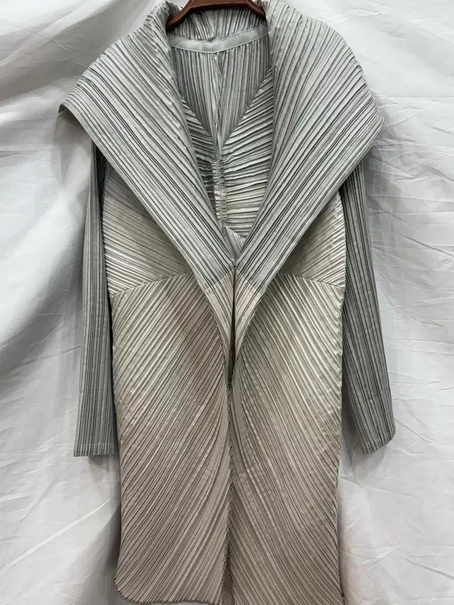 이세이미야케 플리츠 플리즈 그레이자켓 2사이즈(정품)