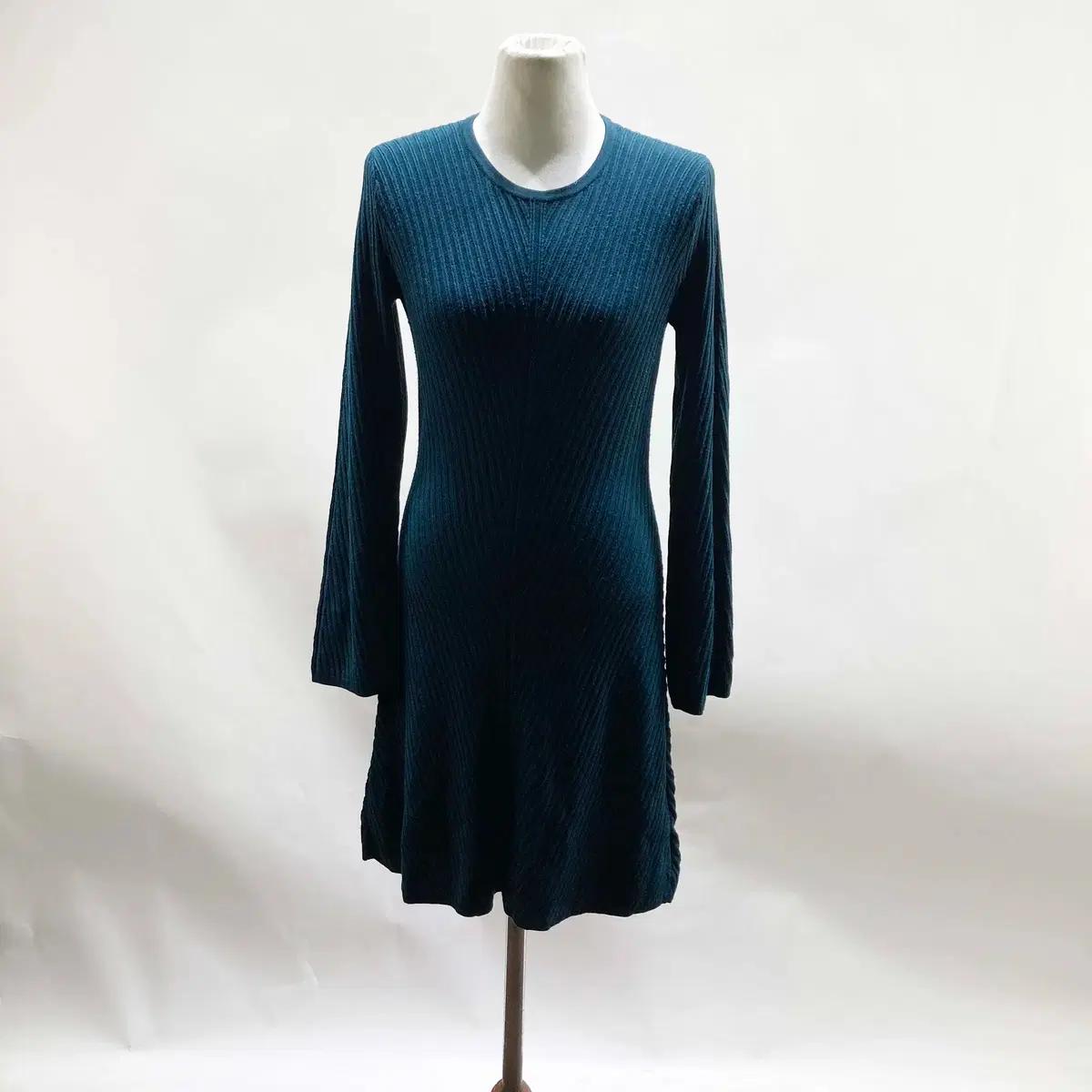 띠어리 여성니트 플레어원피스 90 진스센스