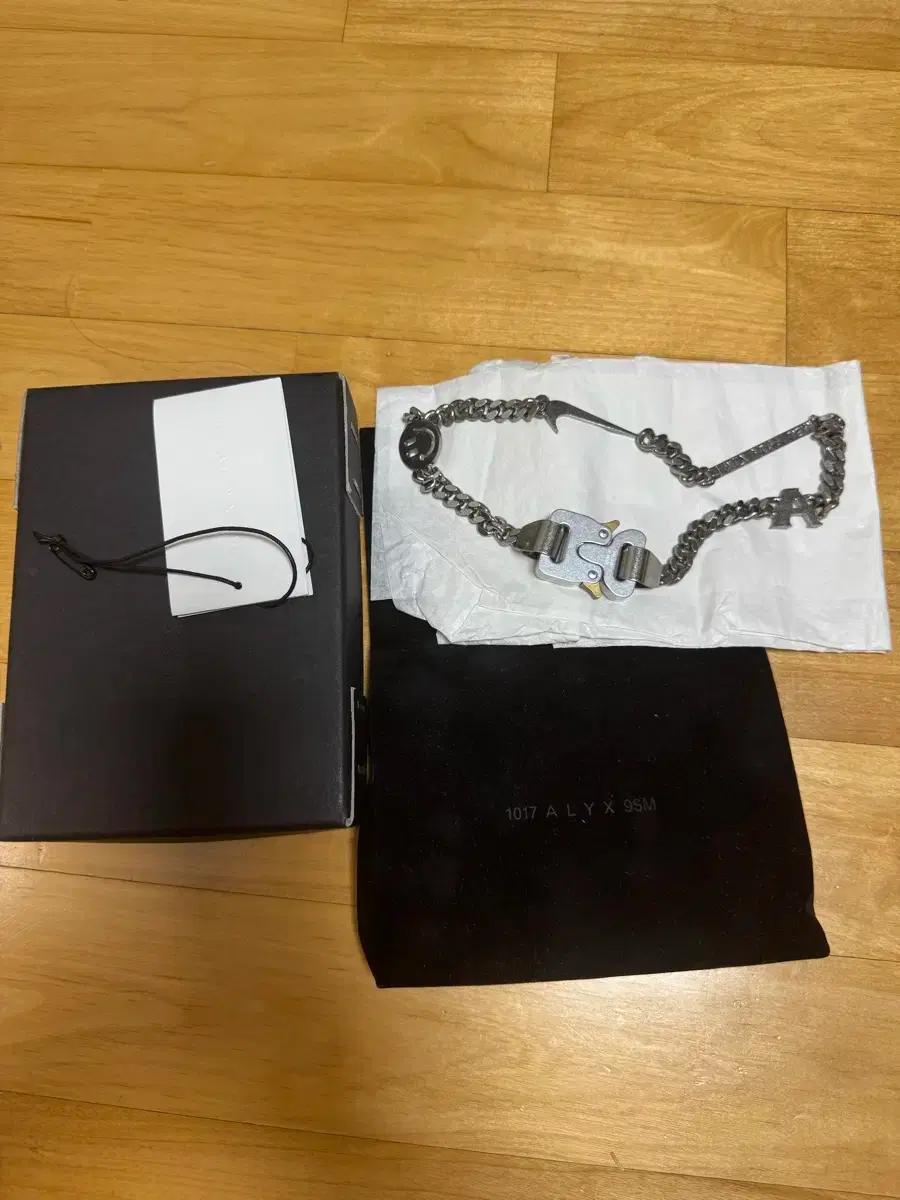 알릭스 히어로 목걸이