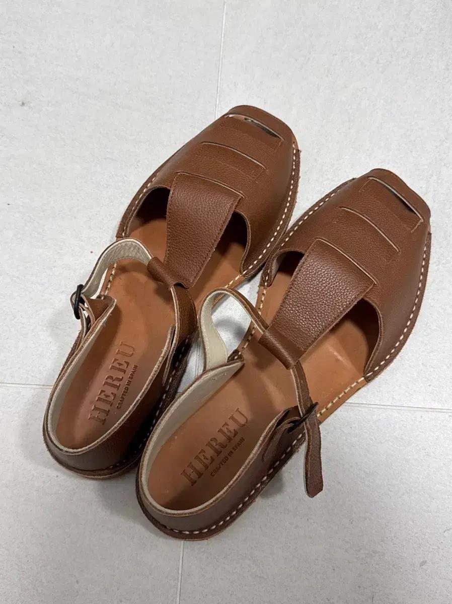 Hereu 샌들 브라운 43사이즈