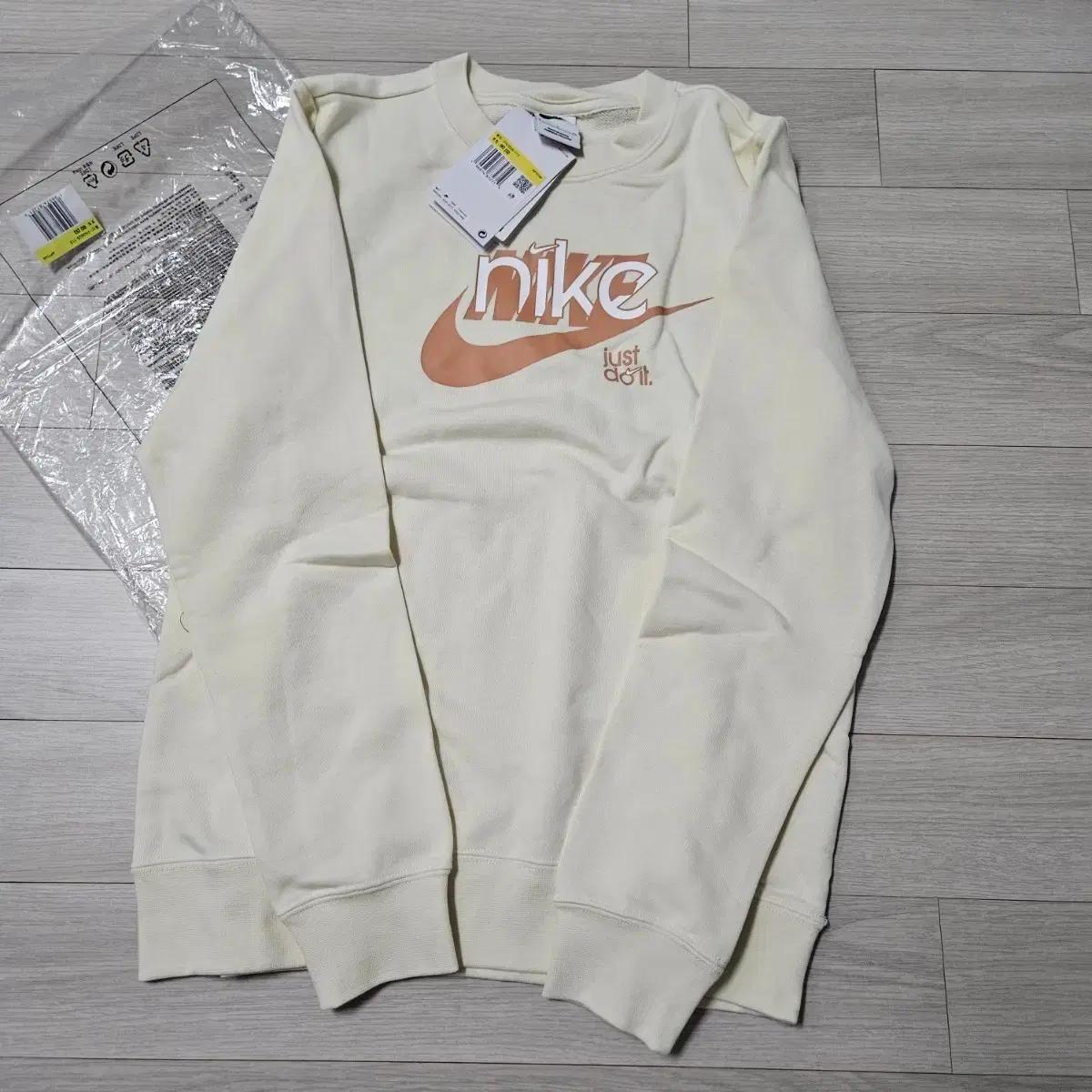 나이키 맨투맨 새상품