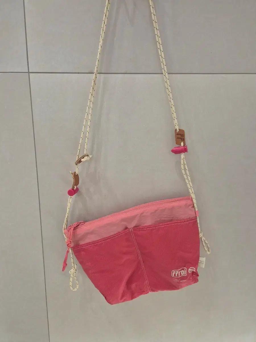 ffroi 경량 크로스백