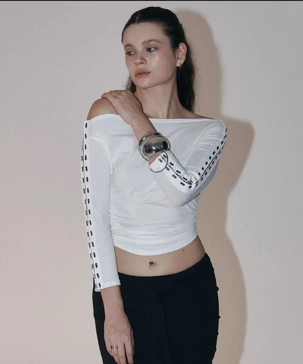 (새상품)플리즈노팔로우 Lexi Hooked Shirring top