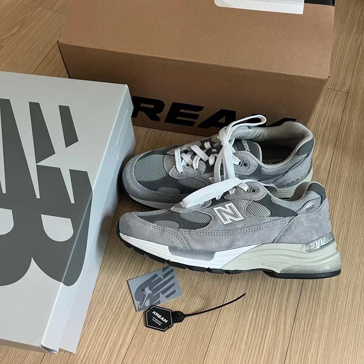 뉴발란스 992 코어그레이 260사이즈