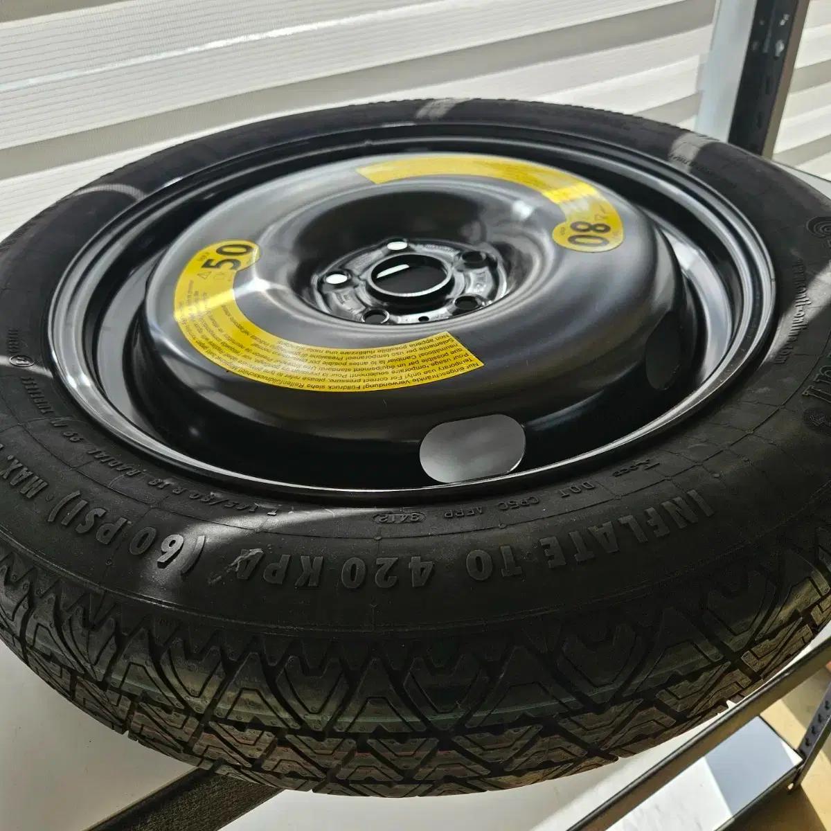 아우디 Continental 스페어 타이어 T145/80 R18입니다