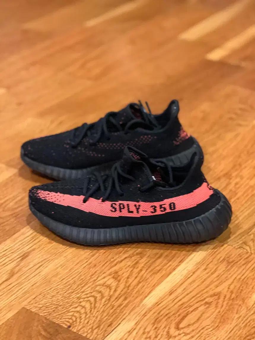 아디다스 이지 부스트 350 V2  남성용 러닝화 BY9612