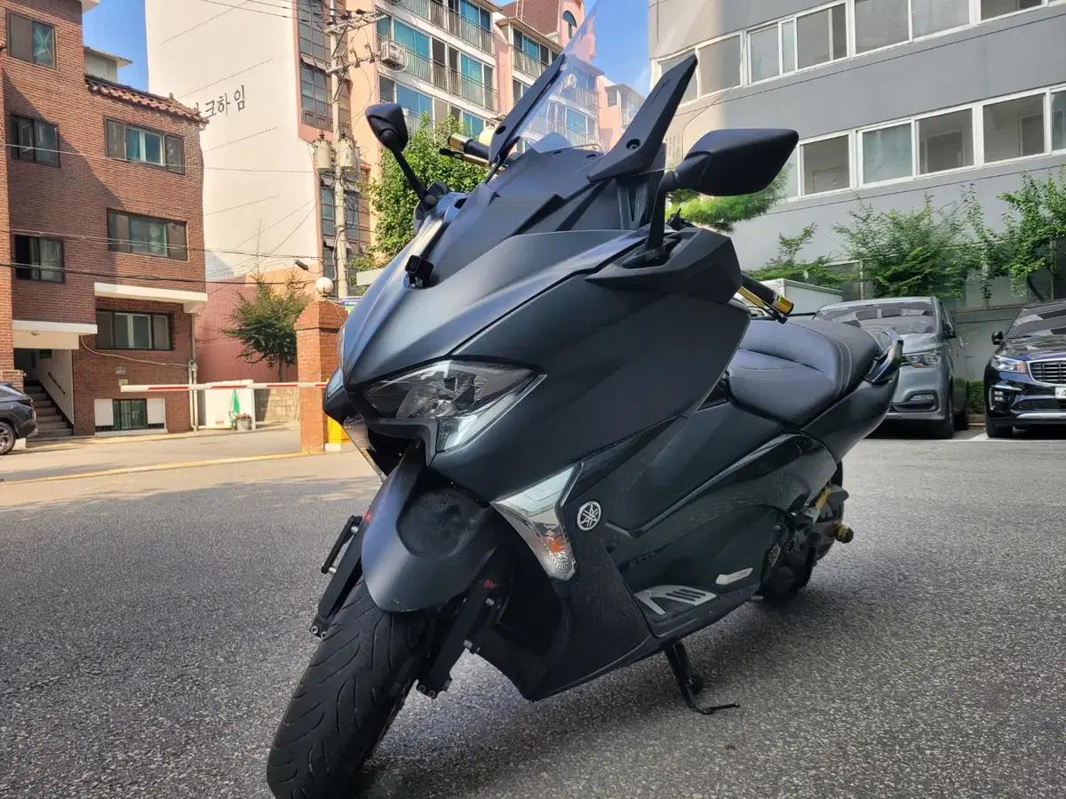 야마하 티맥스 17년식 판매합니다 10000km