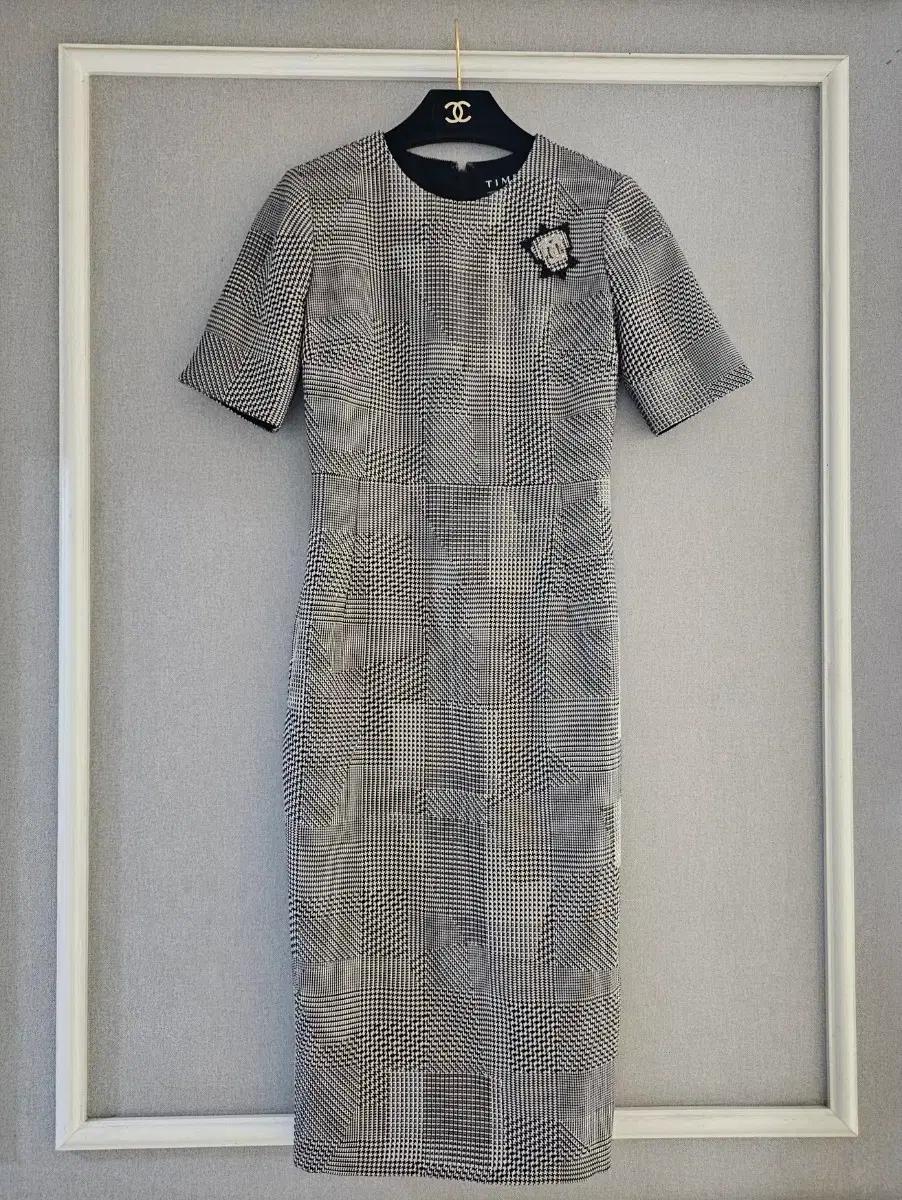 타임  _ [size: 55] 체크 브로치셋 롱 원피스