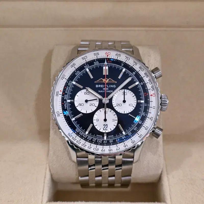 브라이틀링 신형 네비타이머 B01 크로노그래프 46mm 스틸