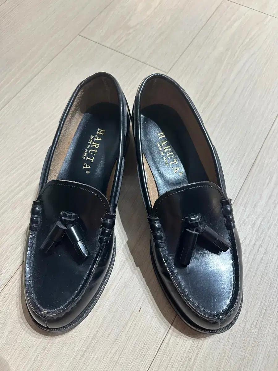 하루타 블랙 태슬 로퍼