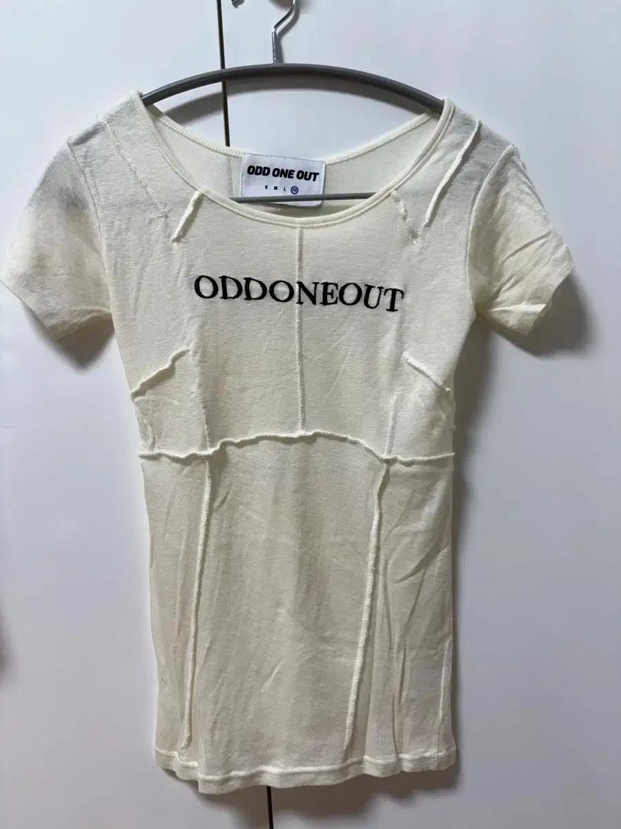 오드원아웃 반팔