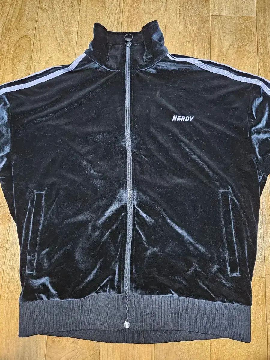 널디 벨벳 져지