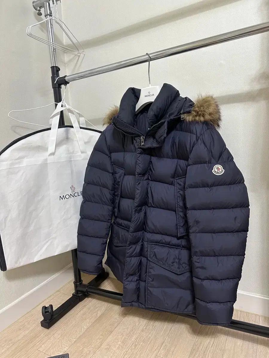 몽클레어 클루니 패딩 네이비 1