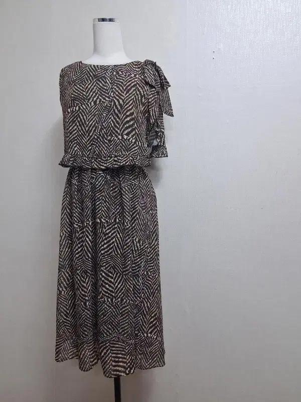 일본수입빈티지  Black mouton 어깨리본 투피스같은 원피스 44반